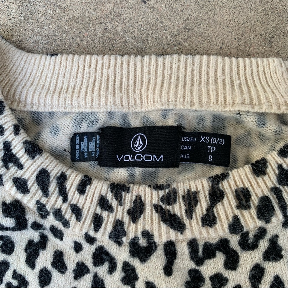 VOLCOM// Over n Out Sweater - Leopard Print - Women’s XS - Picture 4 of 6
